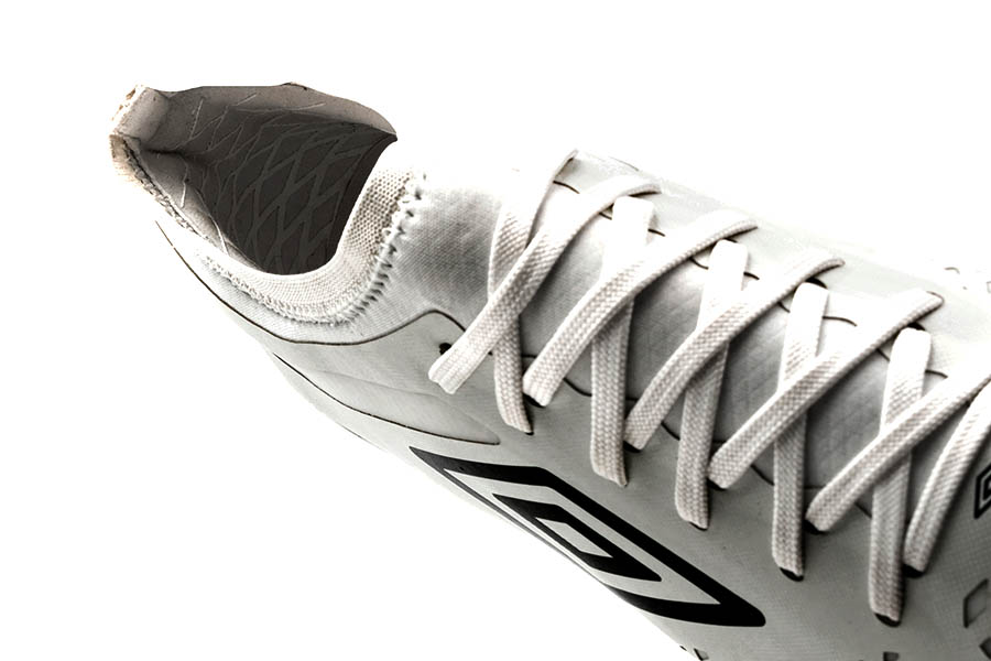 81388U-HPU UMBRO VELOCITA IV PRO FG WHITE / PLUM / NIMBUS CLOUD
