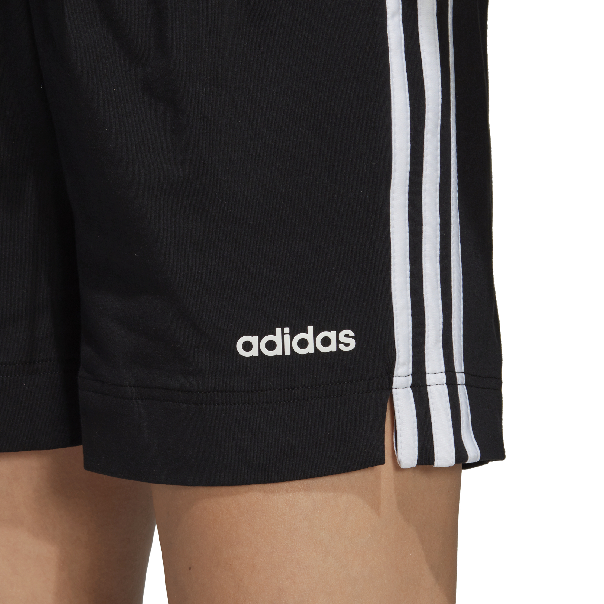 DP2405 Essentials 3S Short black/white