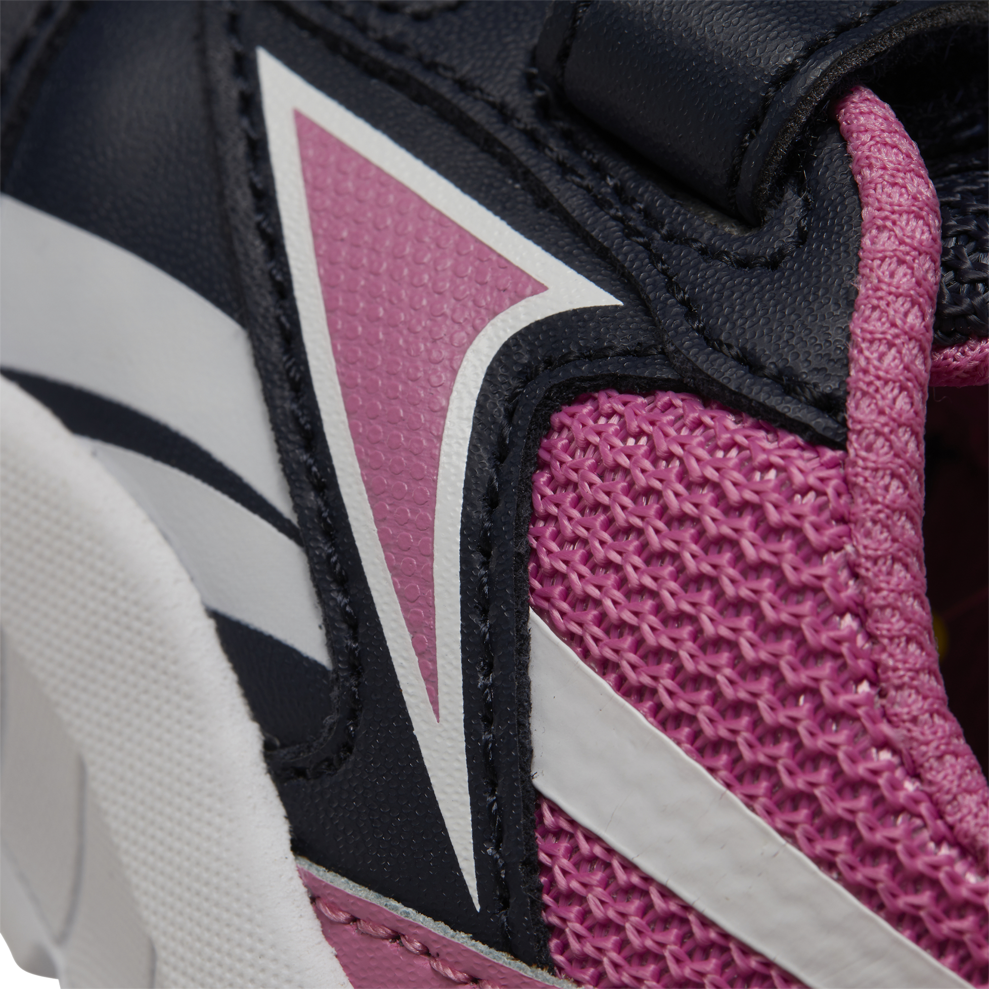 EF3969 REEBOK ALMOTIO 5.0