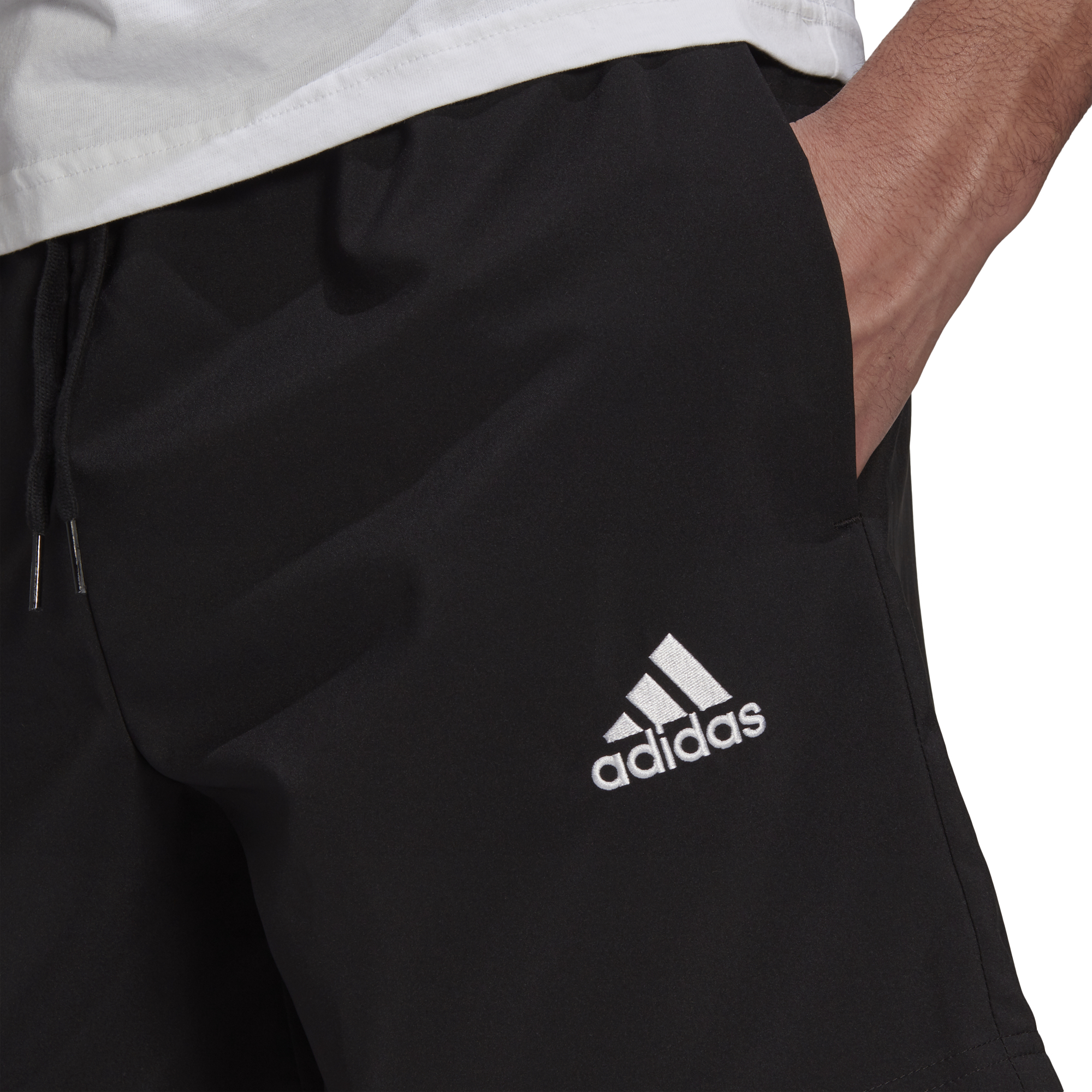 ESSENTIALS CHELSEA SHORT