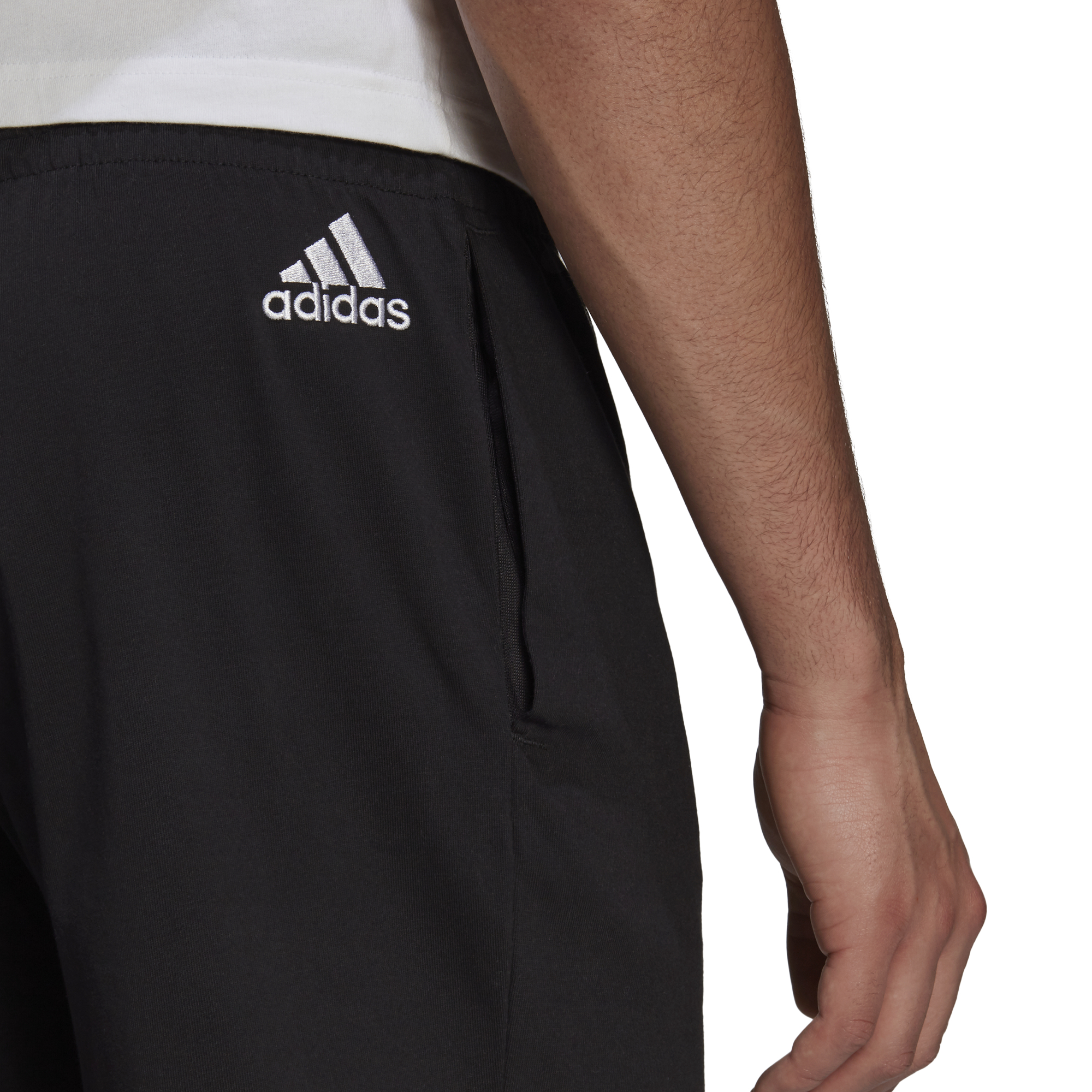 ESSENTIALS SHORT