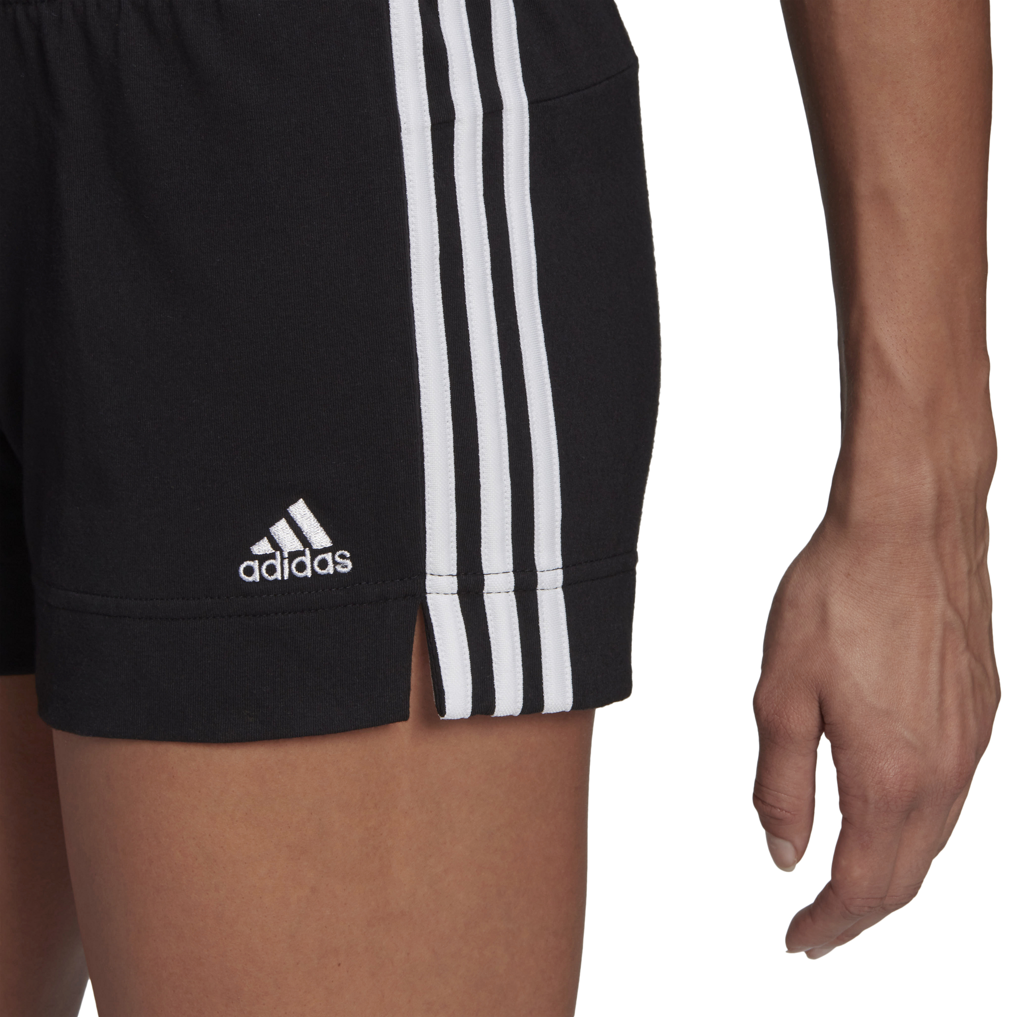 ESSENTIALS SLIM SHORTS