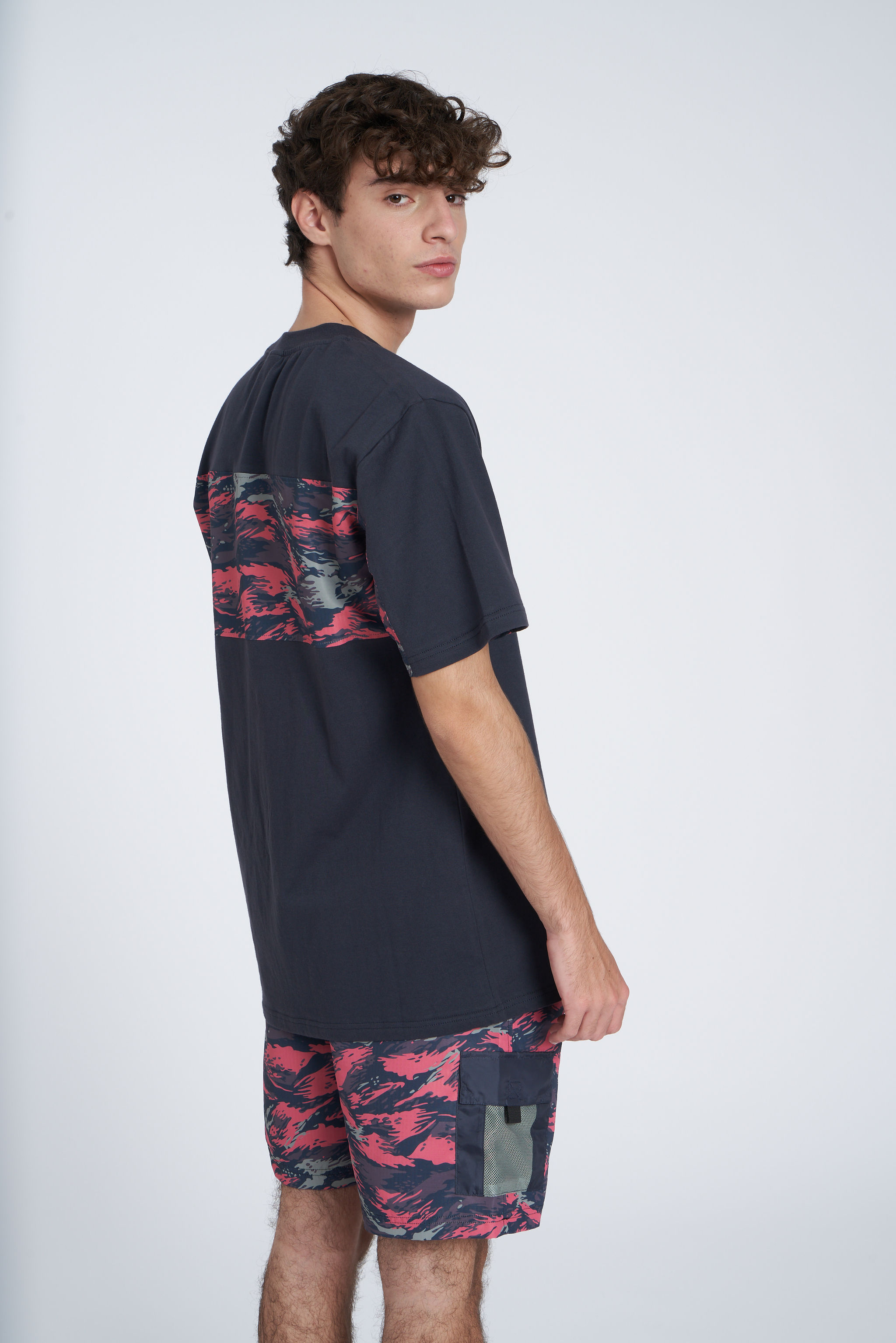 UMBRO RESORT CREW TEE INDIAN INK / PINK LIFT