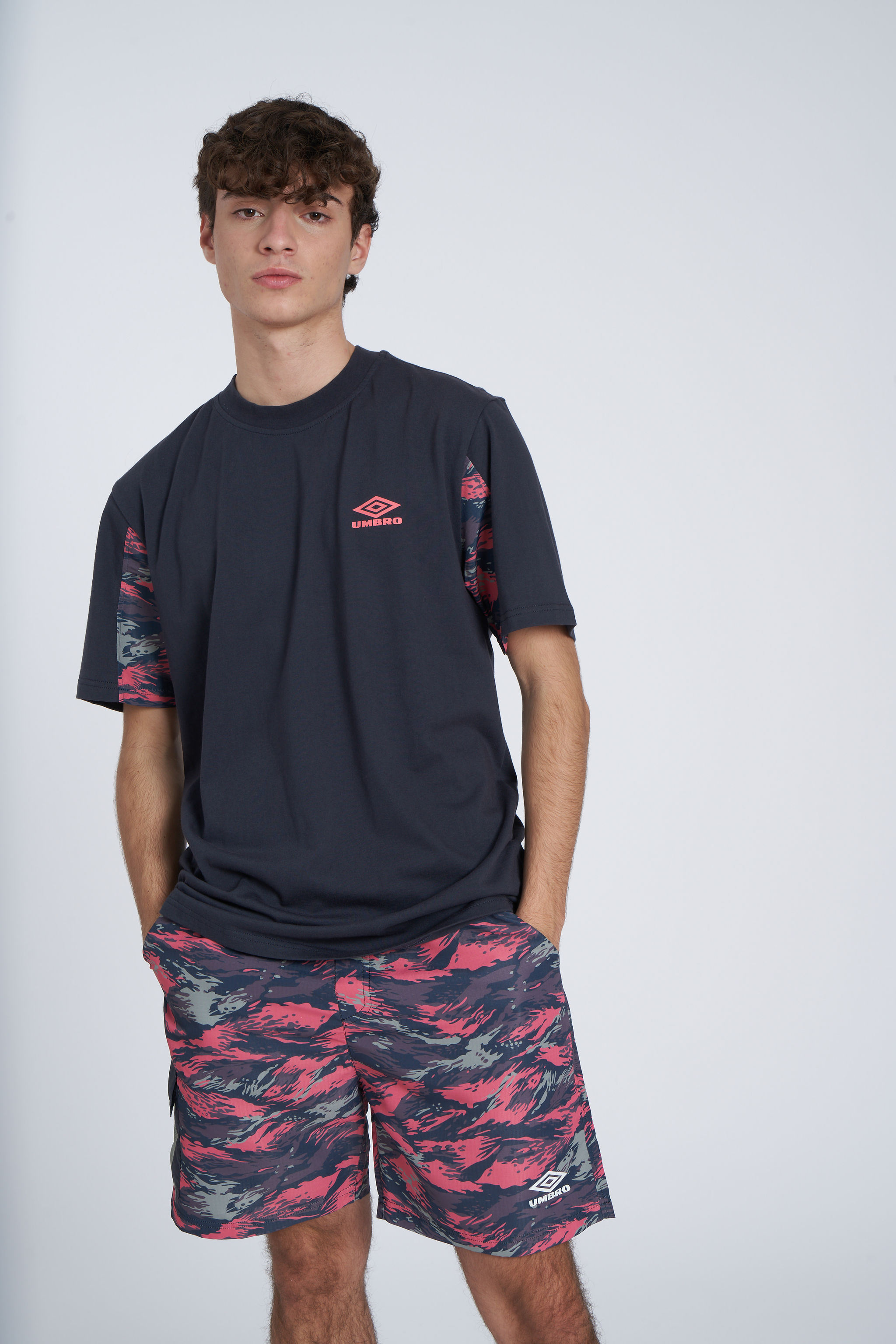 UMBRO RESORT CREW TEE INDIAN INK / PINK LIFT