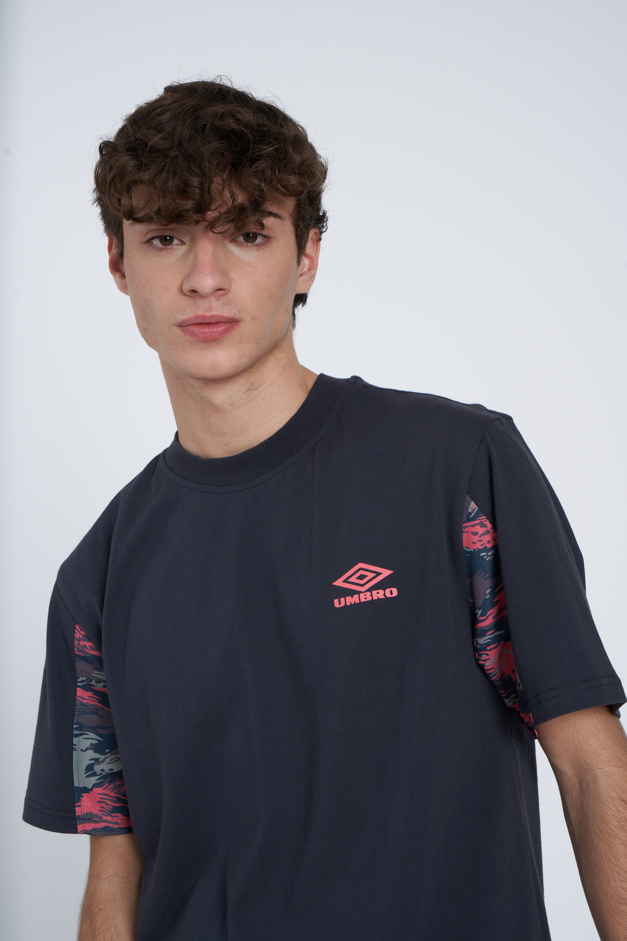 UMBRO RESORT CREW TEE INDIAN INK / PINK LIFT