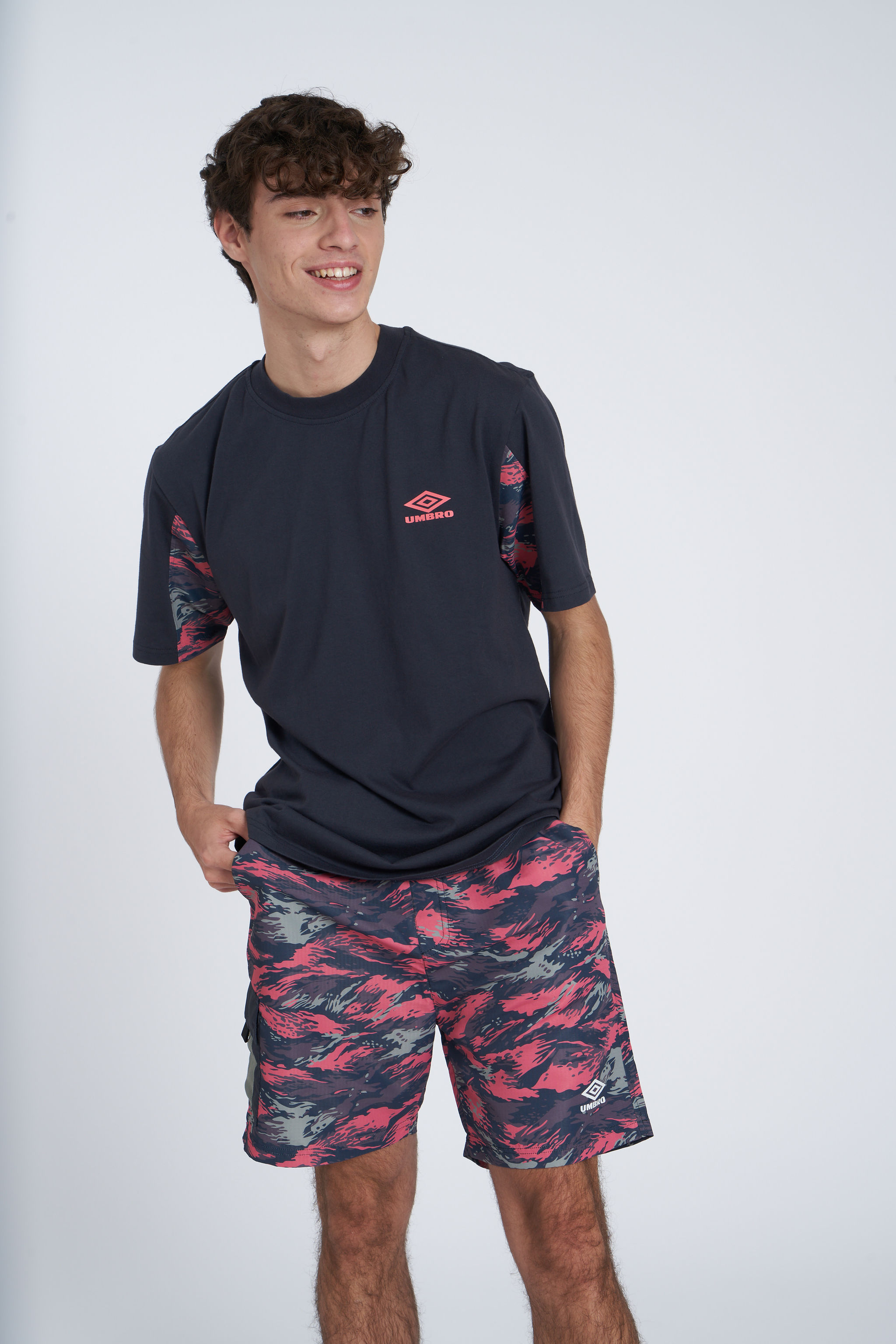 UMBRO RESORT CREW TEE INDIAN INK / PINK LIFT