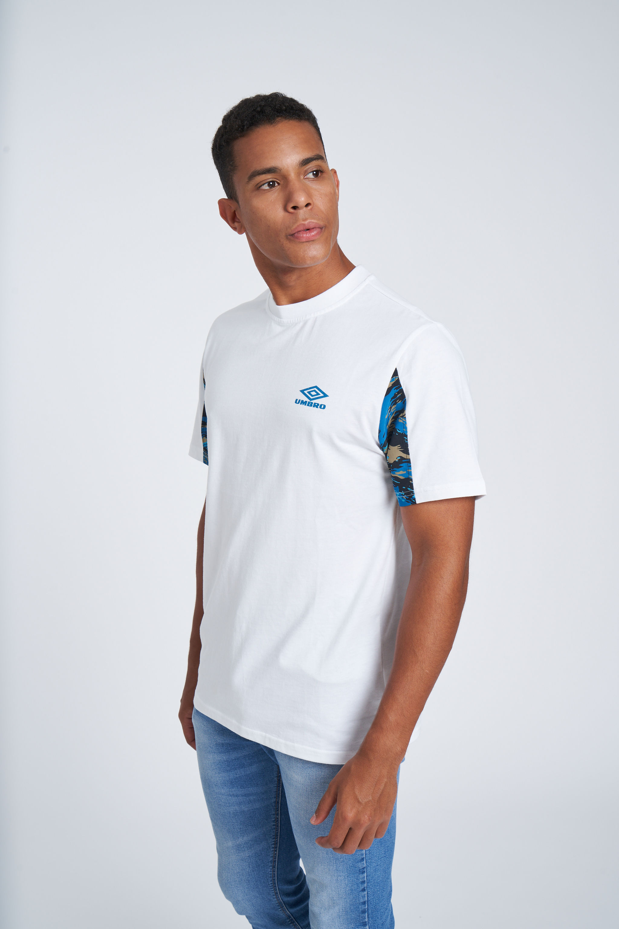 UMBRO RESORT CREW TEE WHITE / SCUBA