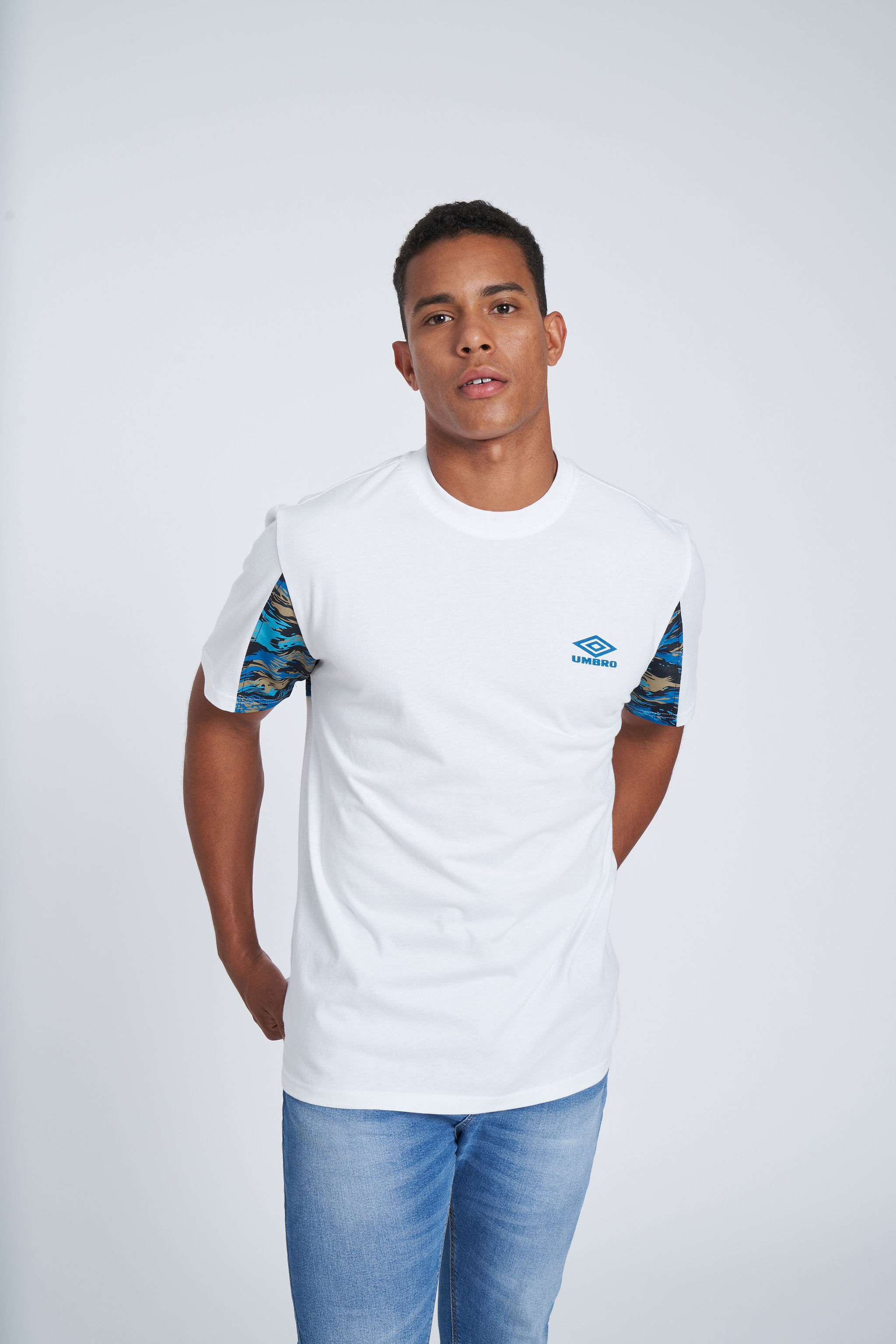 UMBRO RESORT CREW TEE WHITE / SCUBA