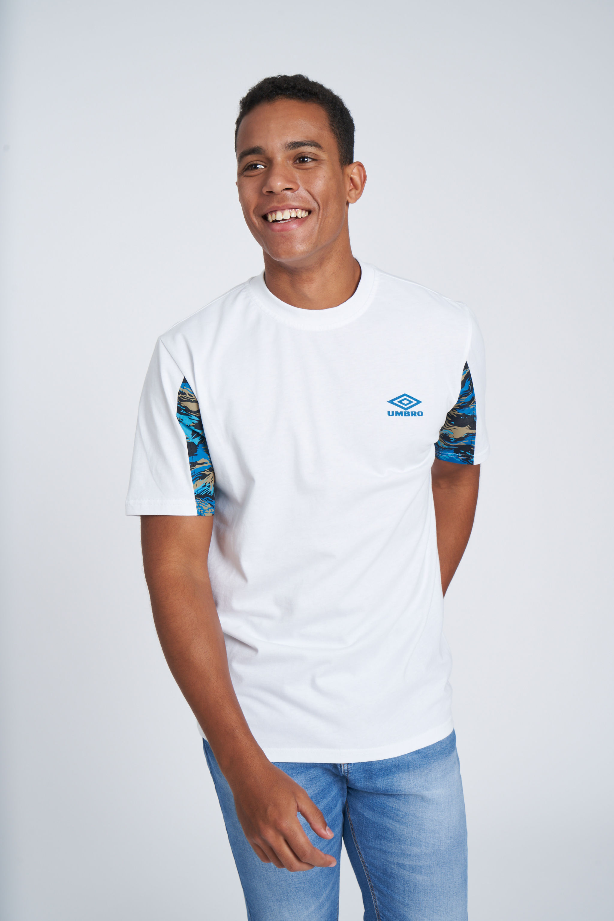 UMBRO RESORT CREW TEE WHITE / SCUBA