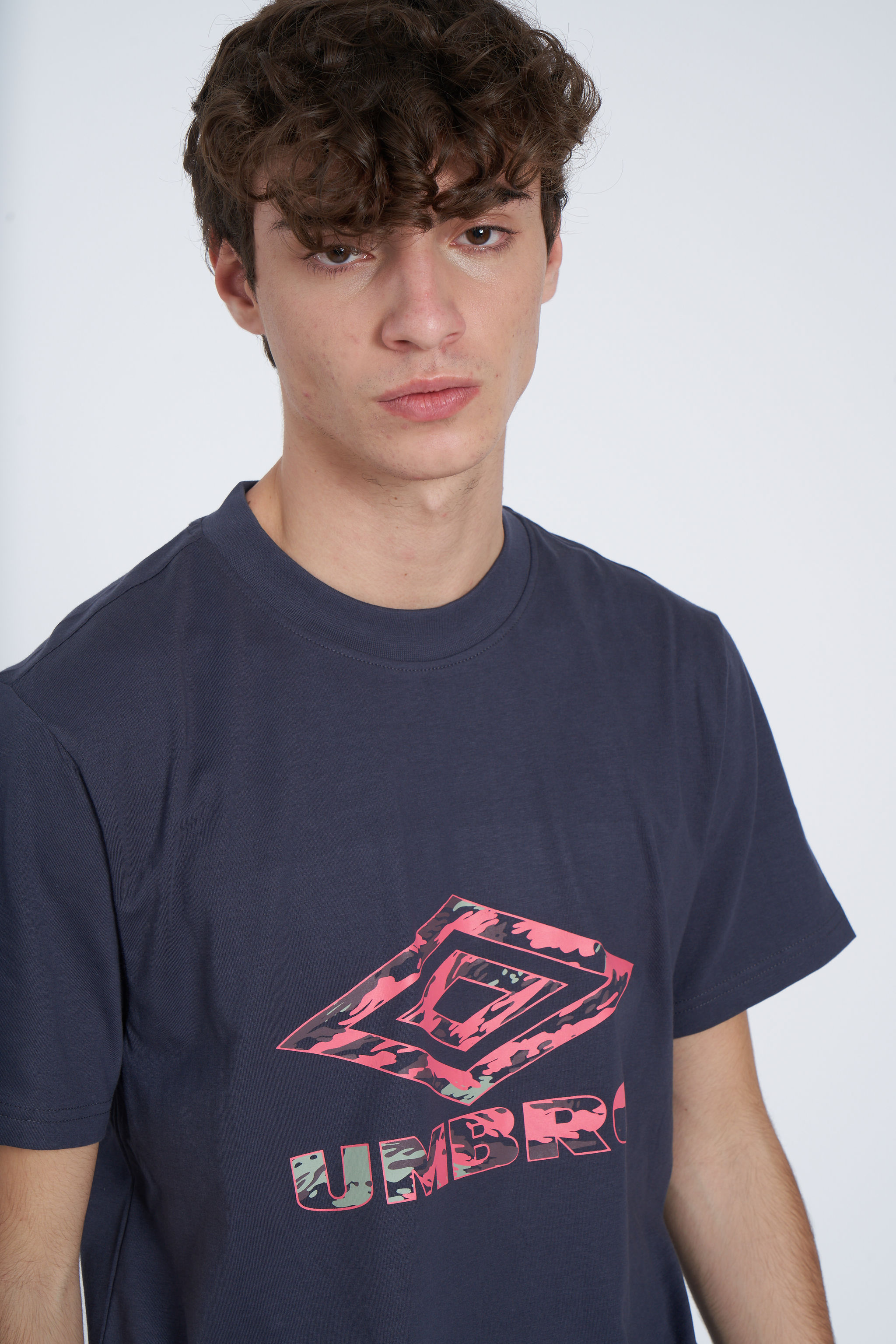 UMBRO RESORT GRAPHIC TEE INDIAN INK / PINK LIFT MULTI