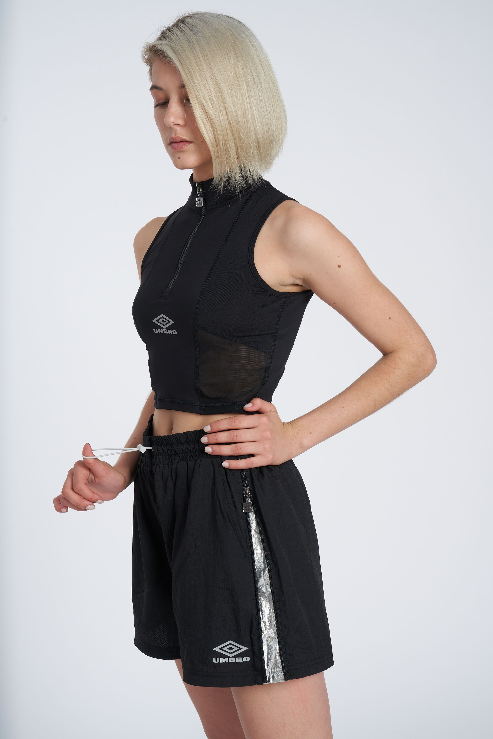 UMBRO REFLECTIVE TECH CROP TOP - WMNS BLACK / REFLECTIVE