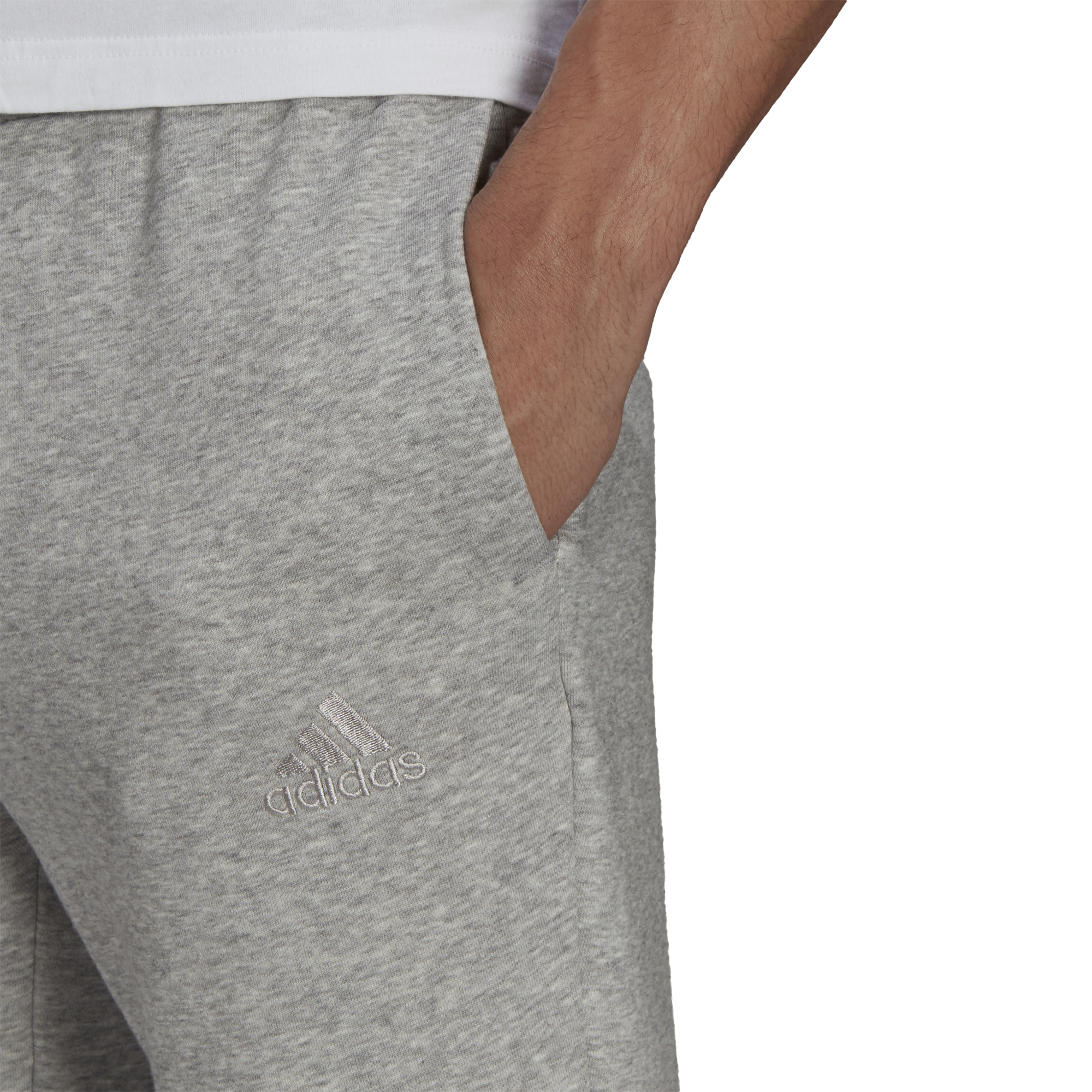 ESSENTIALS TAPERED CUFF LOGO PANTS