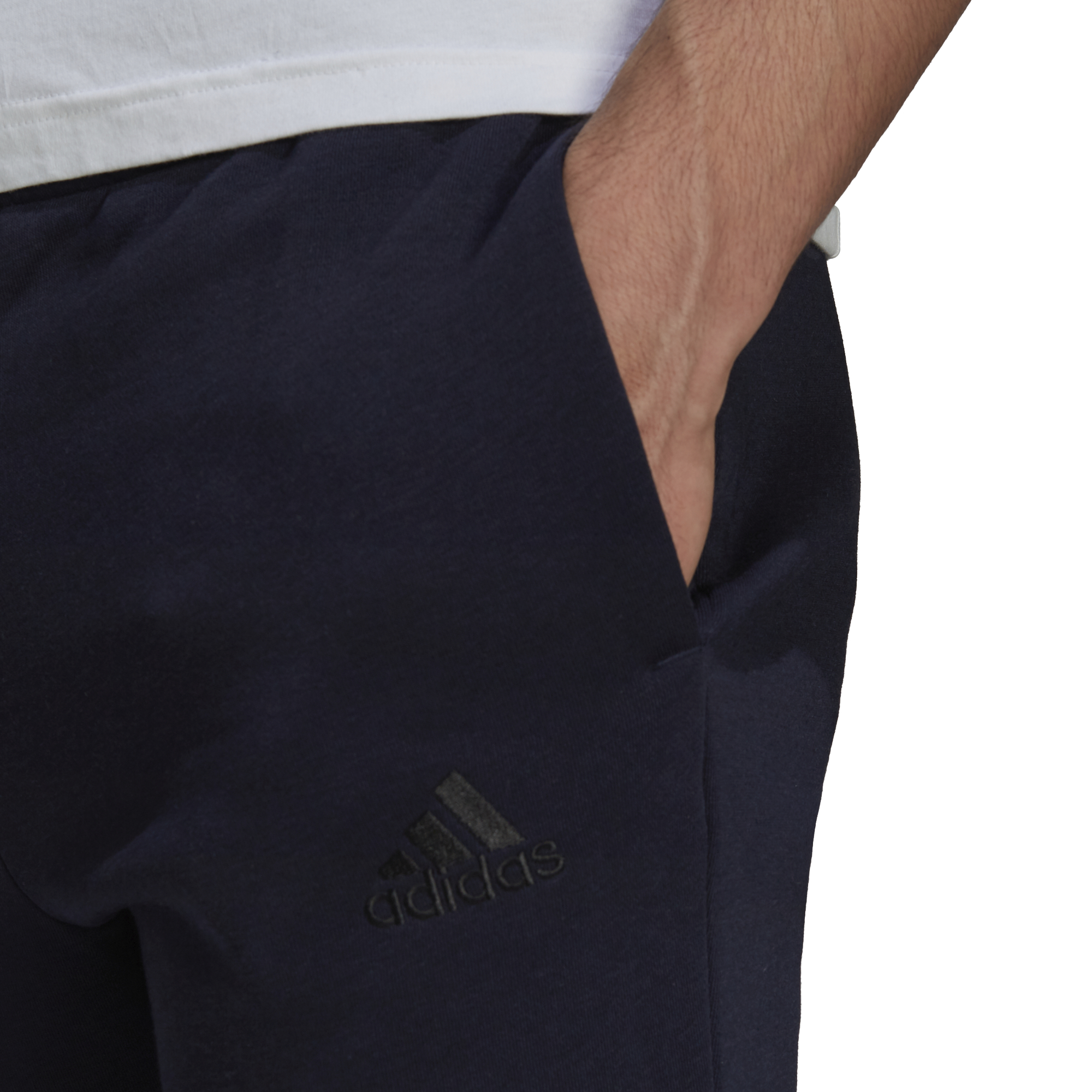 ESSENTIALS TAPERED CUFF LOGO PANTS