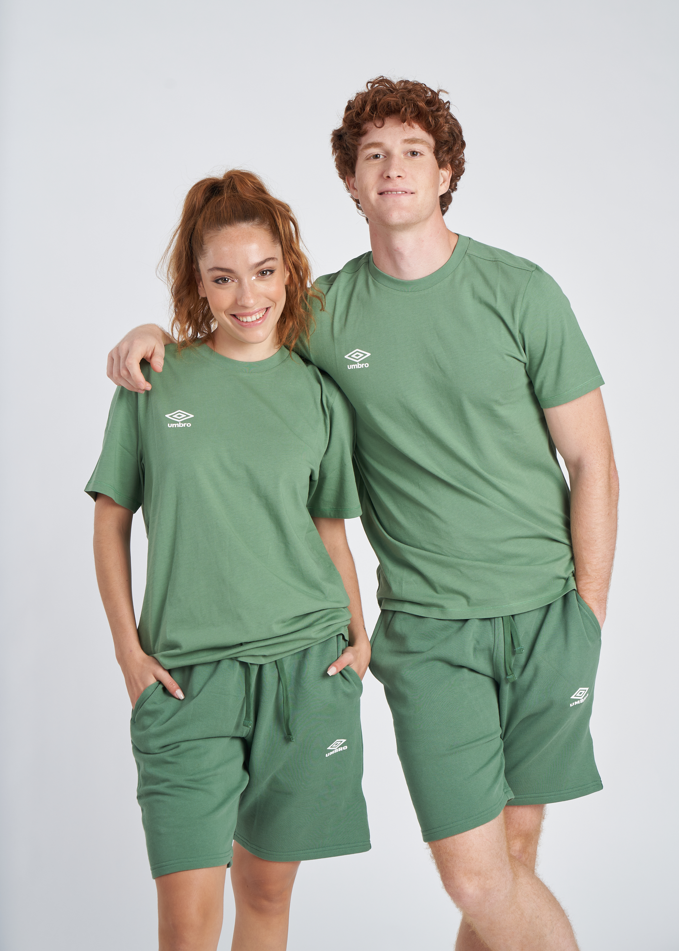 Camiseta Umbro Small Logro Cotton Tee Dark Ivy