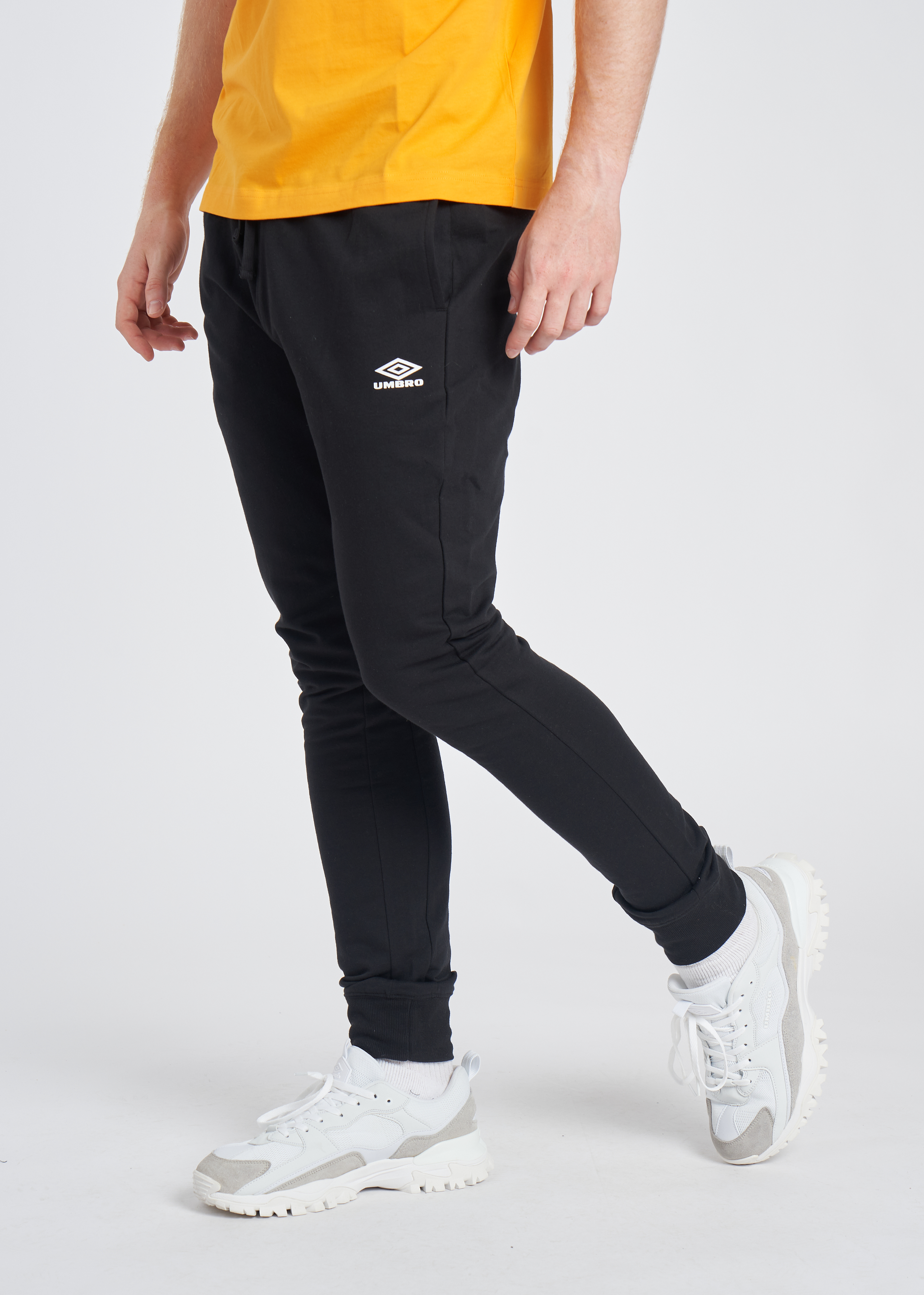 Pantalón Umbro Slim Fit Jogger Black / Brilliant White