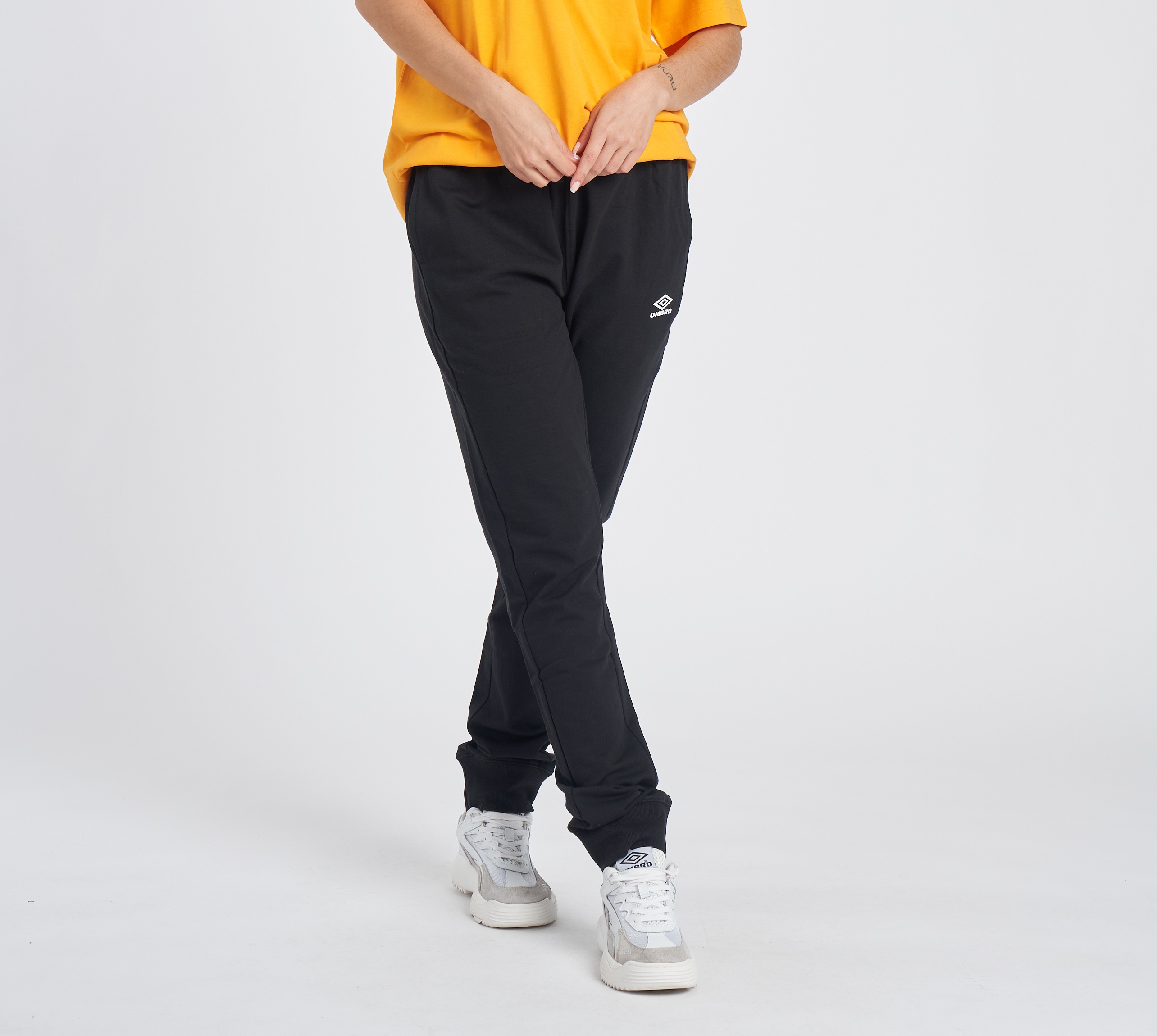 Pantalón Umbro Slim Fit Jogger Black / Brilliant White