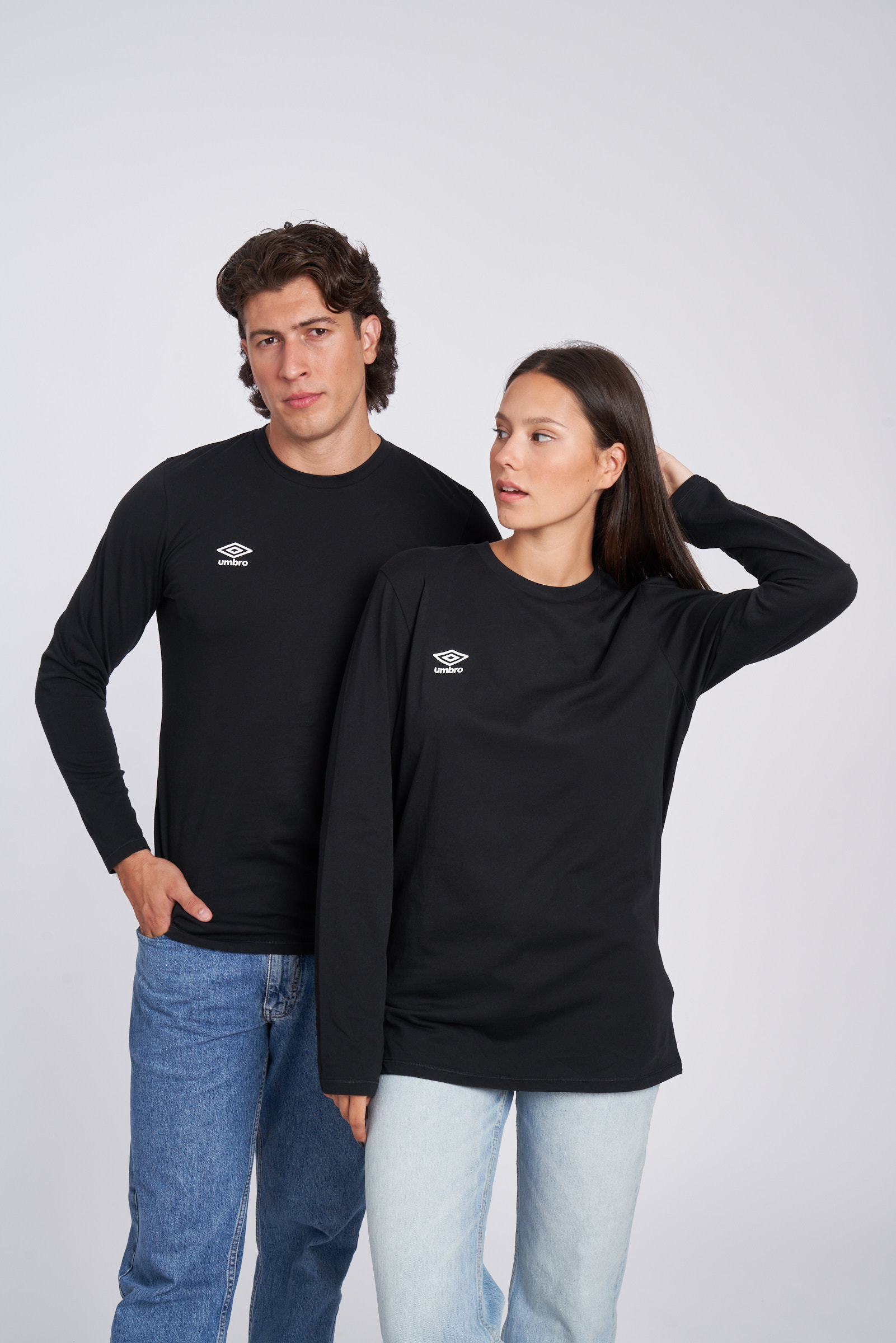 CAMISETA UMBRO FW SMALL LOGO LS TEE