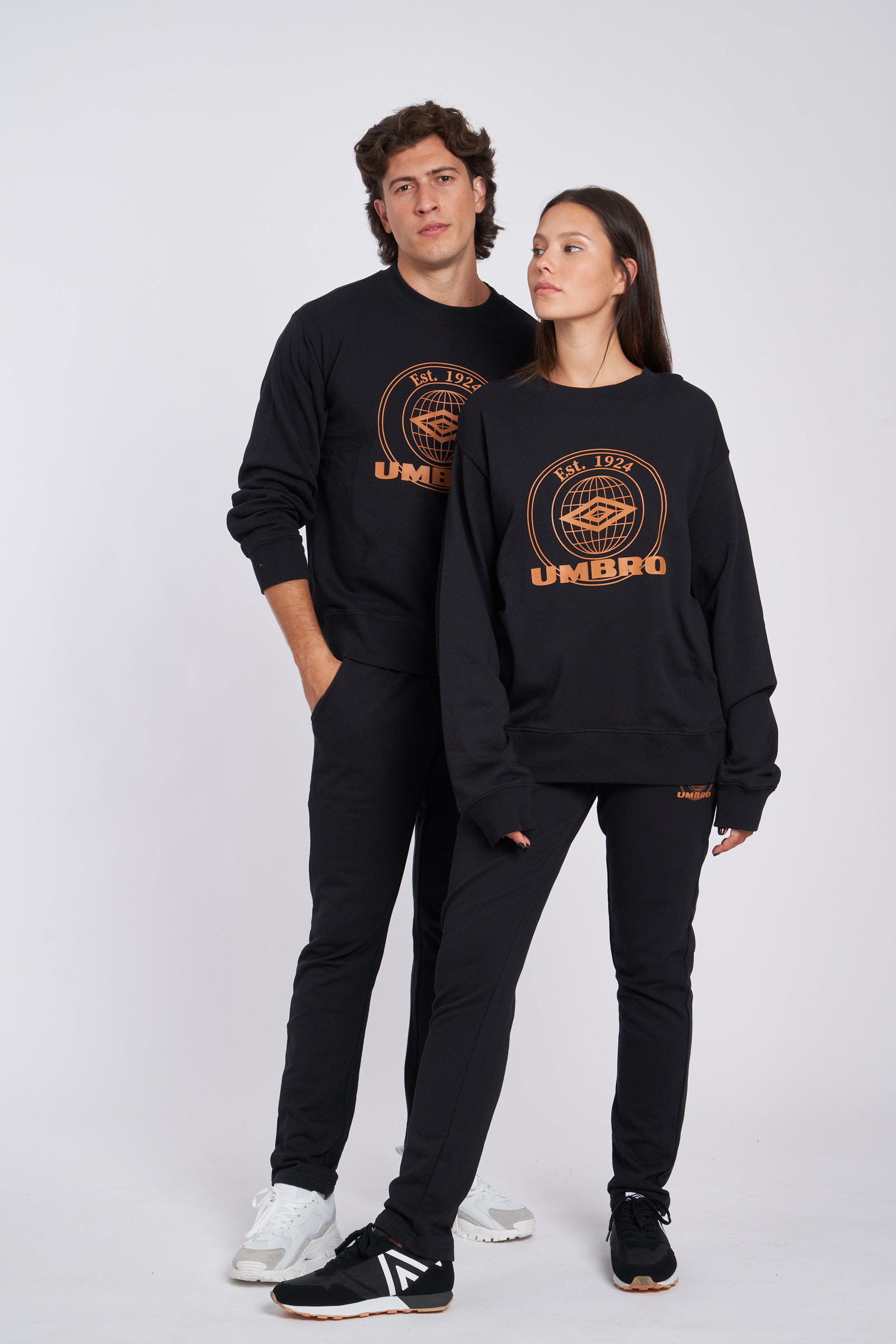 PANTALÓN UMBRO COLLEGIATE GRAPHIC JOGGER