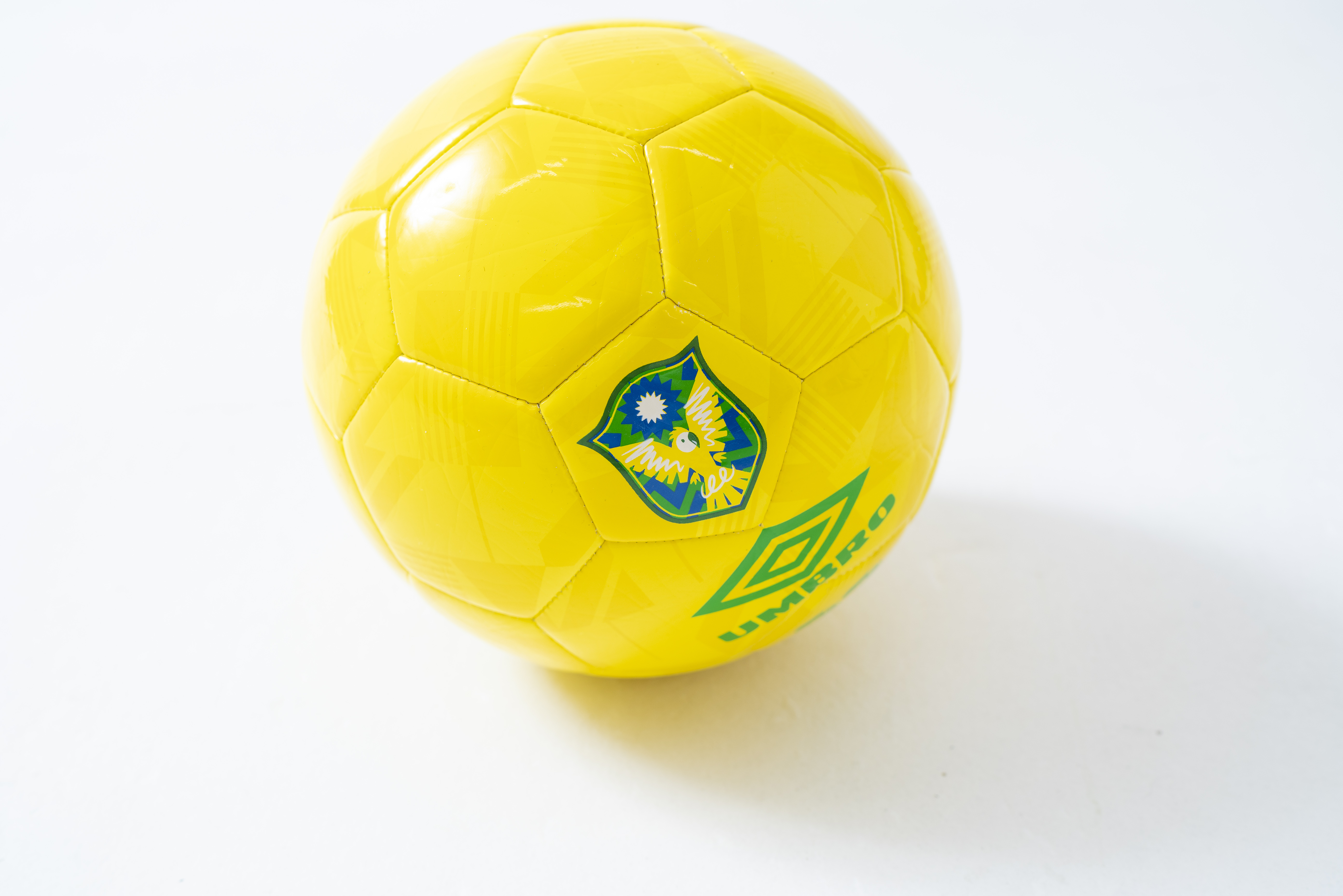 Balón Umbro Brasil Supporter Ball Cyber Yellow / Kelly Green