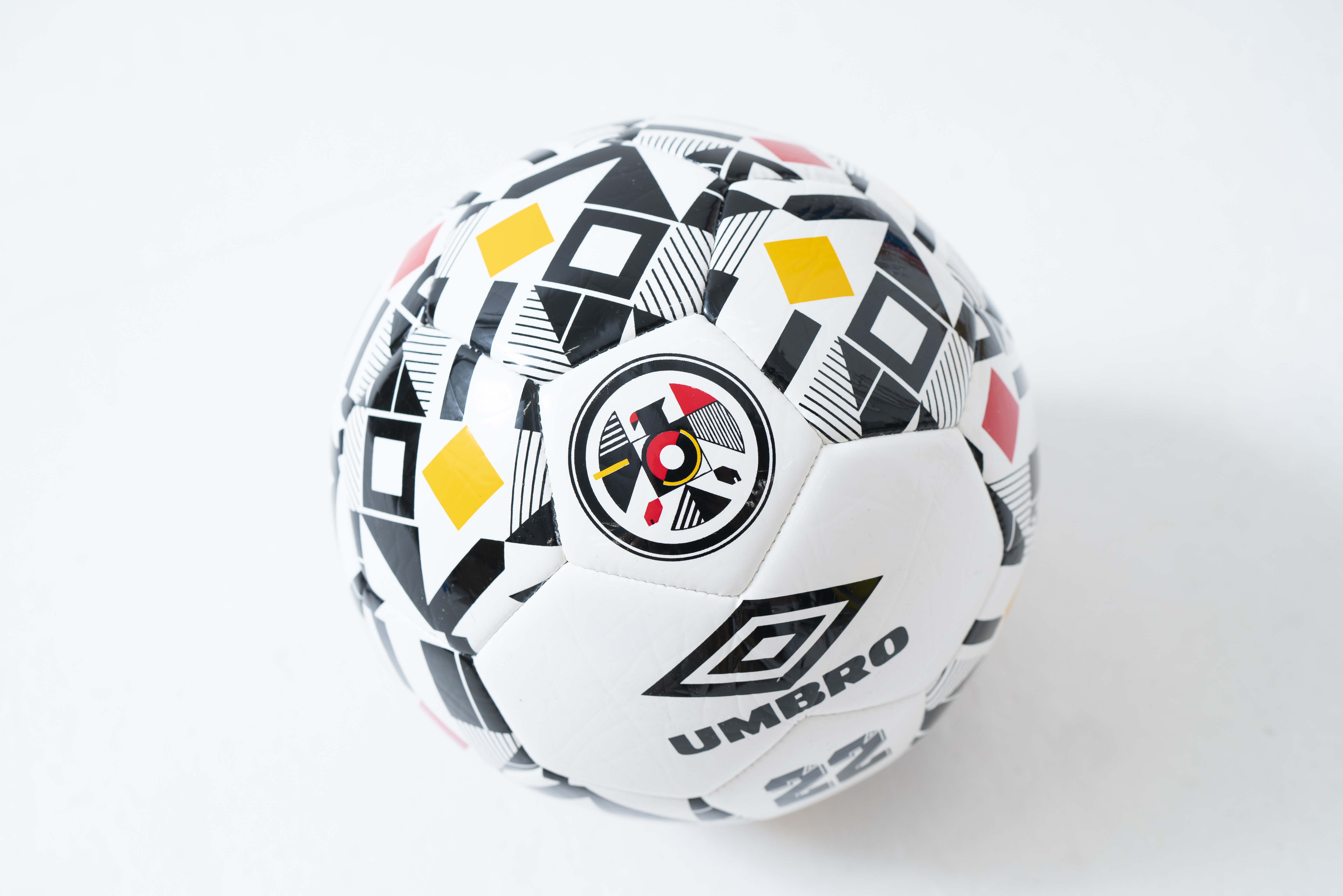 Balón Umbro Germany Supporter Ball White / Black / Old Gold / High Risk Red
