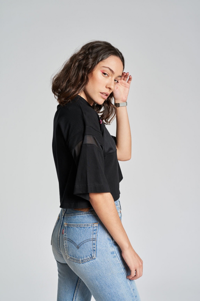 Camiseta Alto Crop Tee Negra