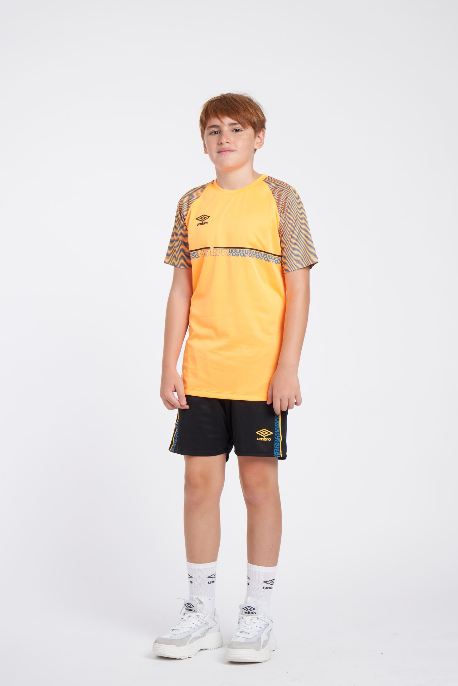 Pantalón Umbro Spirito Knit Short - Jnr Black / Orange Pop / Petrol Blue