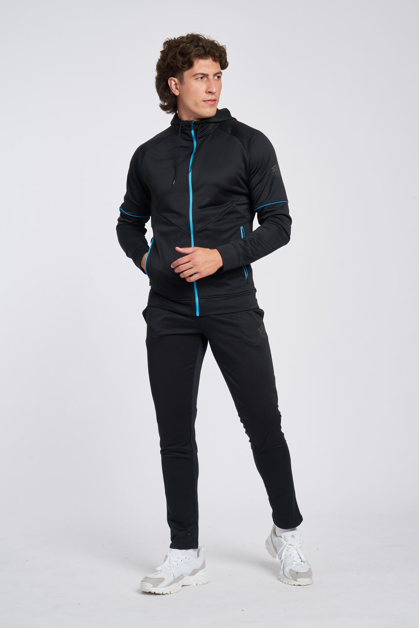 Pantalón Umbro Pro Training Poly Training Poly Pantblack / Malibu blue