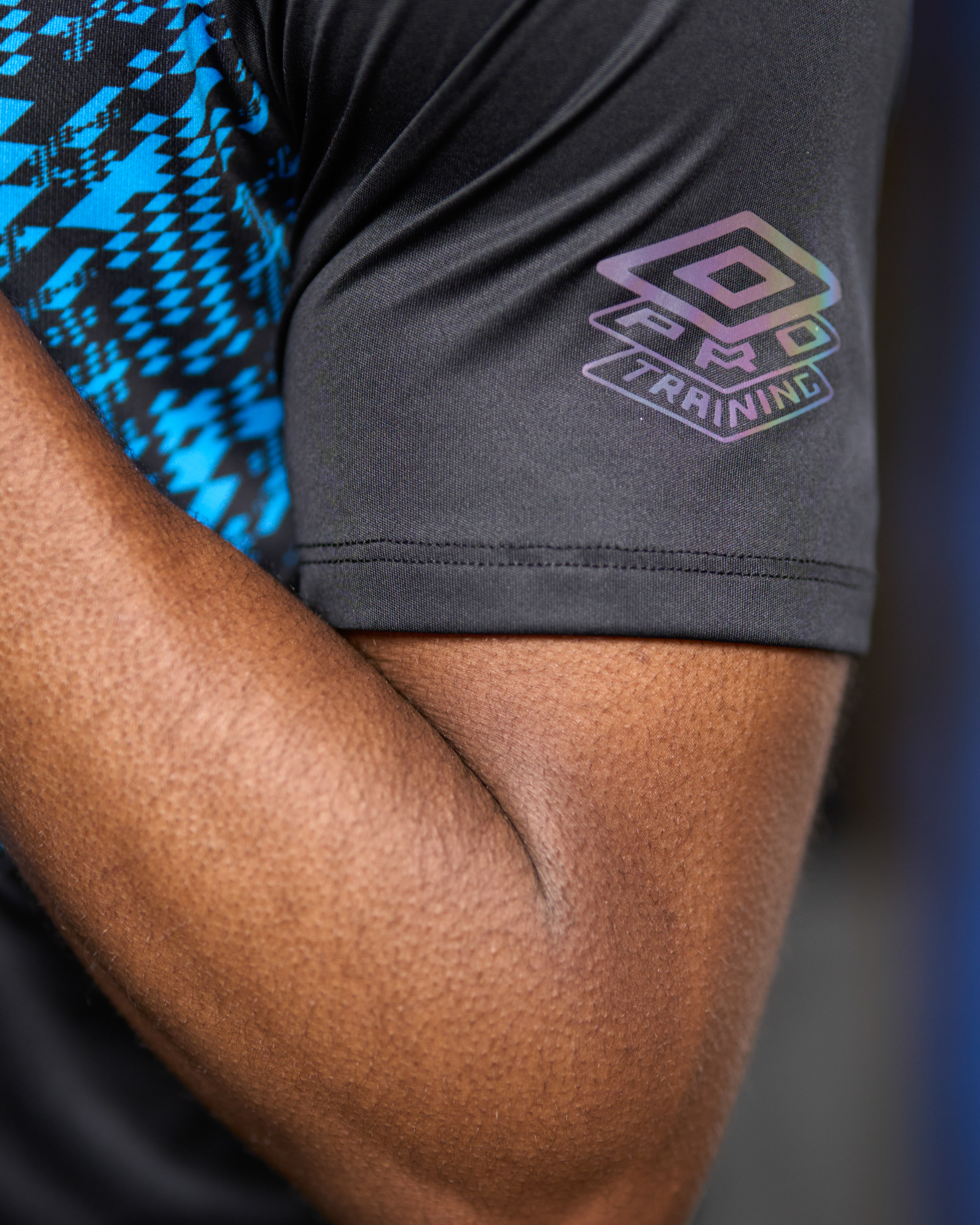 Camiseta Umbro Pro Training Graphic Jersey Black / Malibu Blue