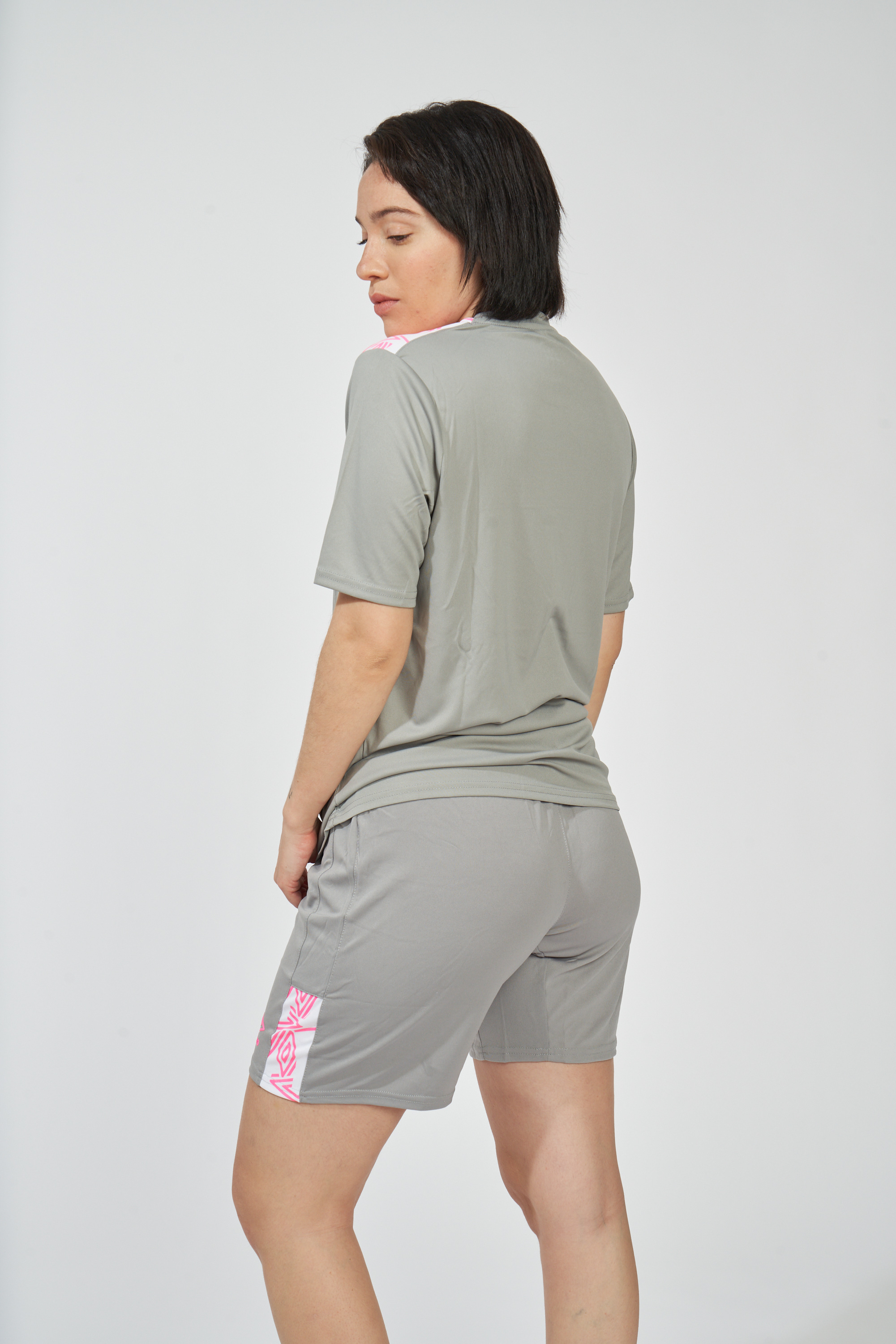 Camiseta Umbro Ness Gris / Rosa