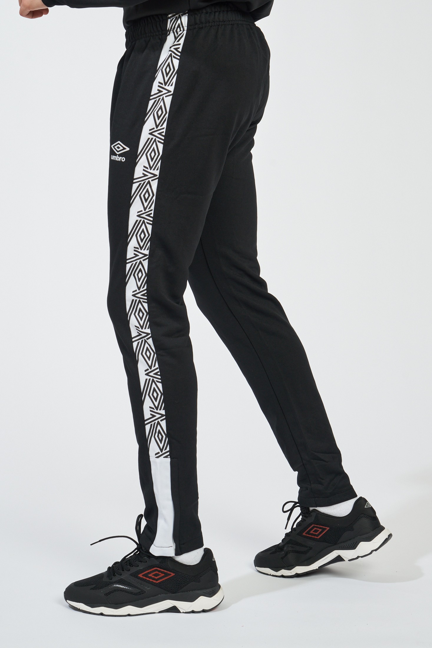 Pantalón Umbro Malawi Negro / Blanco