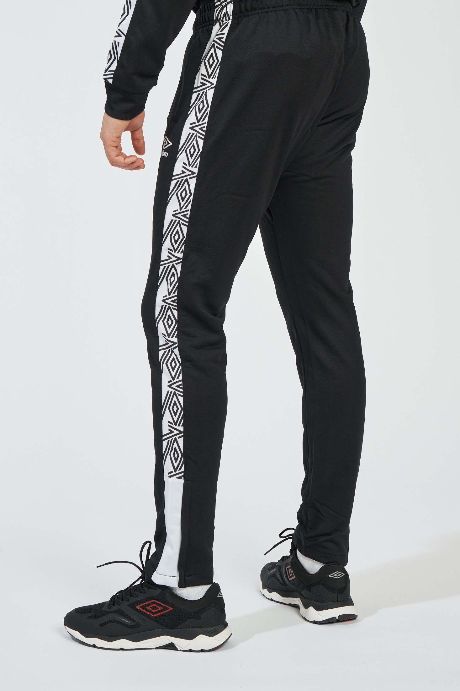 Pantalón Umbro Malawi Negro / Blanco