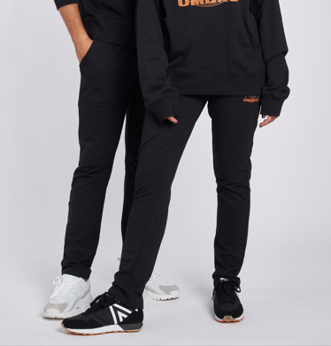 PANTALÓN UMBRO COLLEGIATE GRAPHIC JOGGER