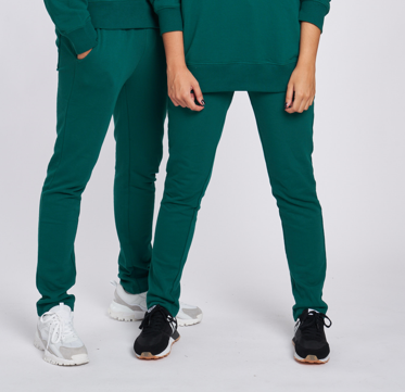 PANTALÓN UMBRO COLLEGIATE GRAPHIC JOGGER (copia)
