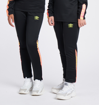 Pantalón Umbro Axis Training Pant - JNR - Black / Safety Yellow / Knockout Pink